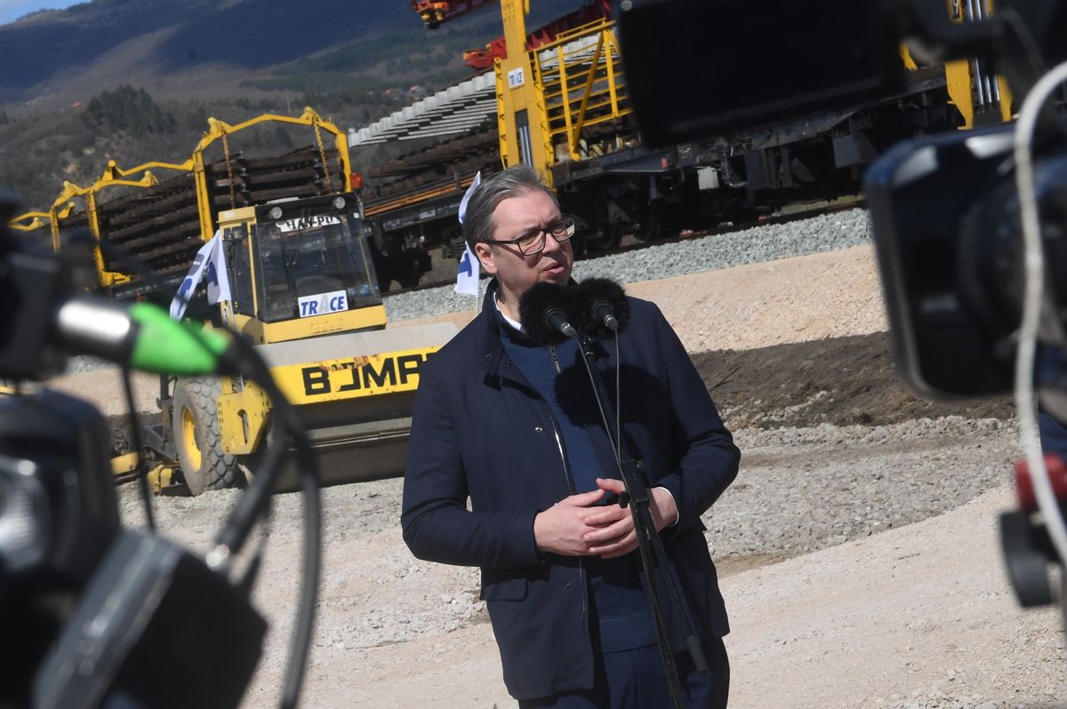 Predsednik Vučić obišao radove na rekonstrukciji i modernizaciji pruge Niš – Dimitrovgrad Predsednik Vučić obišao radove na rekonstrukciji i modernizaciji pruge Niš – Dimitrovgrad